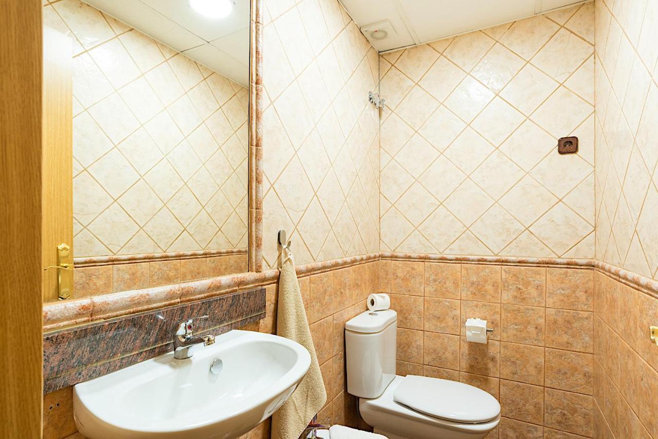 Citycenter Pirates Room, Young People Only مالقة المظهر الخارجي الصورة